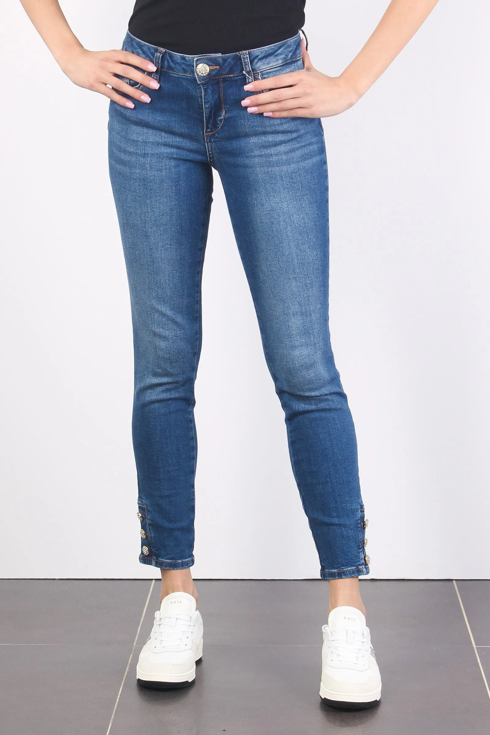 Jeans Classy Bottone Fondo Denim Medio