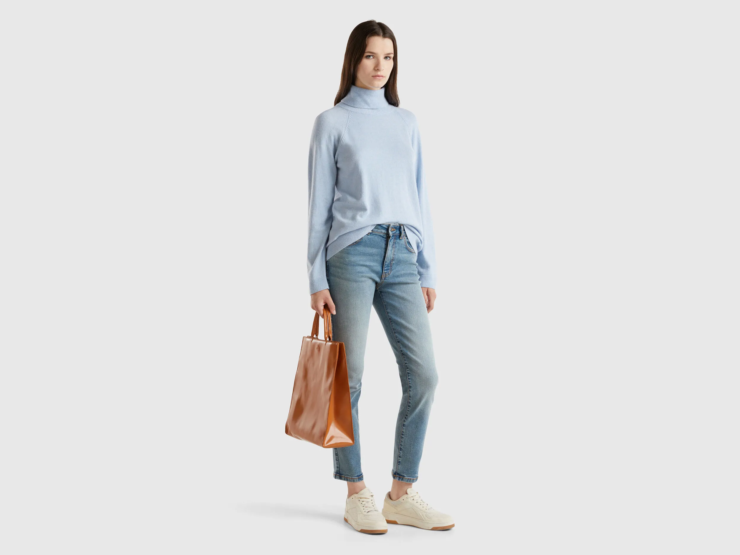 Ocean blue turtleneck in wool and cashmere blend - Light Blue | Benetton