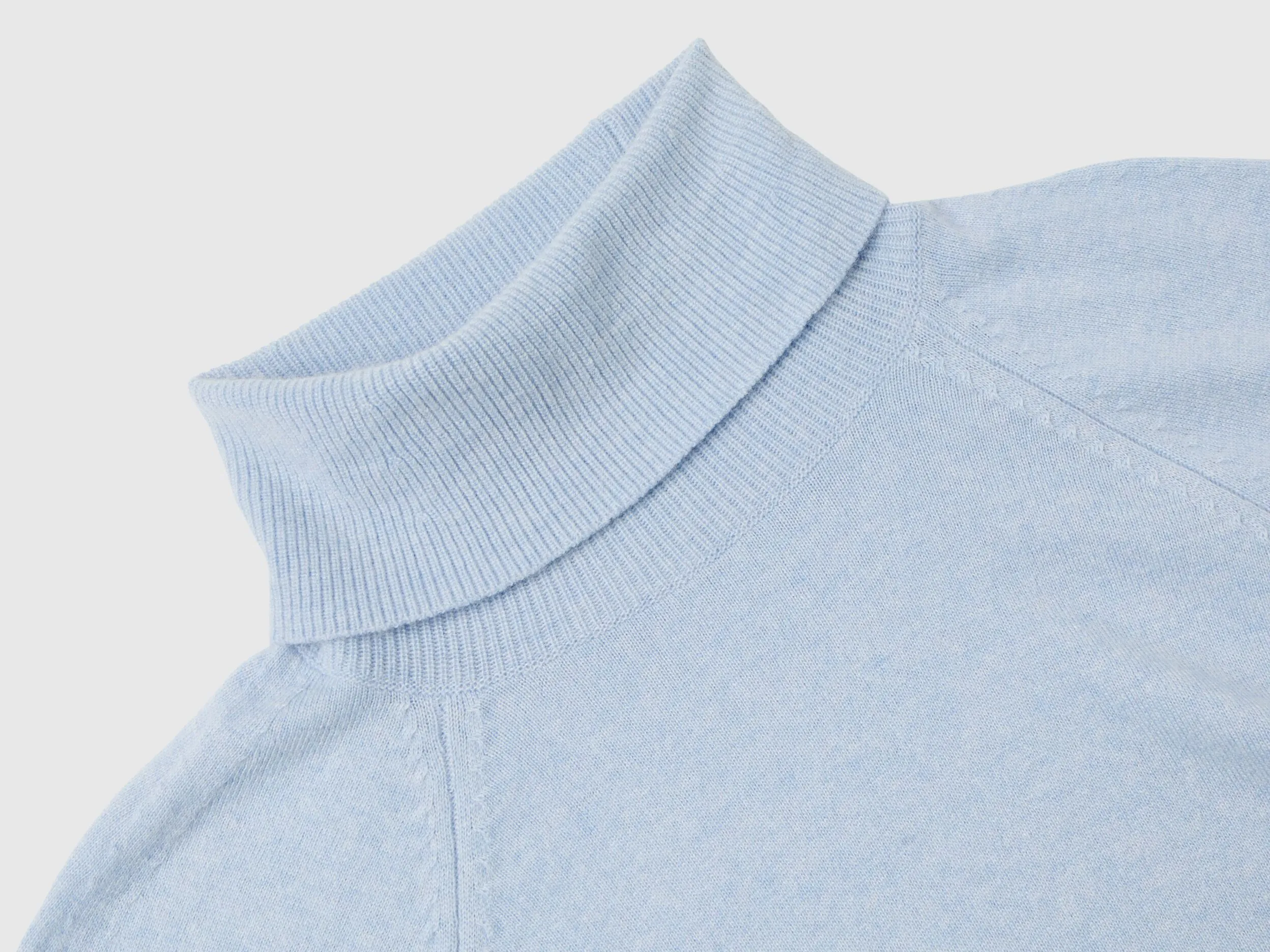 Ocean blue turtleneck in wool and cashmere blend - Light Blue | Benetton