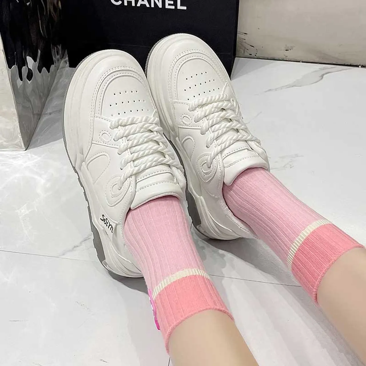 White label tab casual shoe sneaker