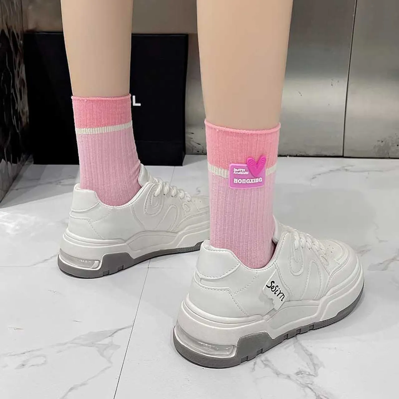 White label tab casual shoe sneaker