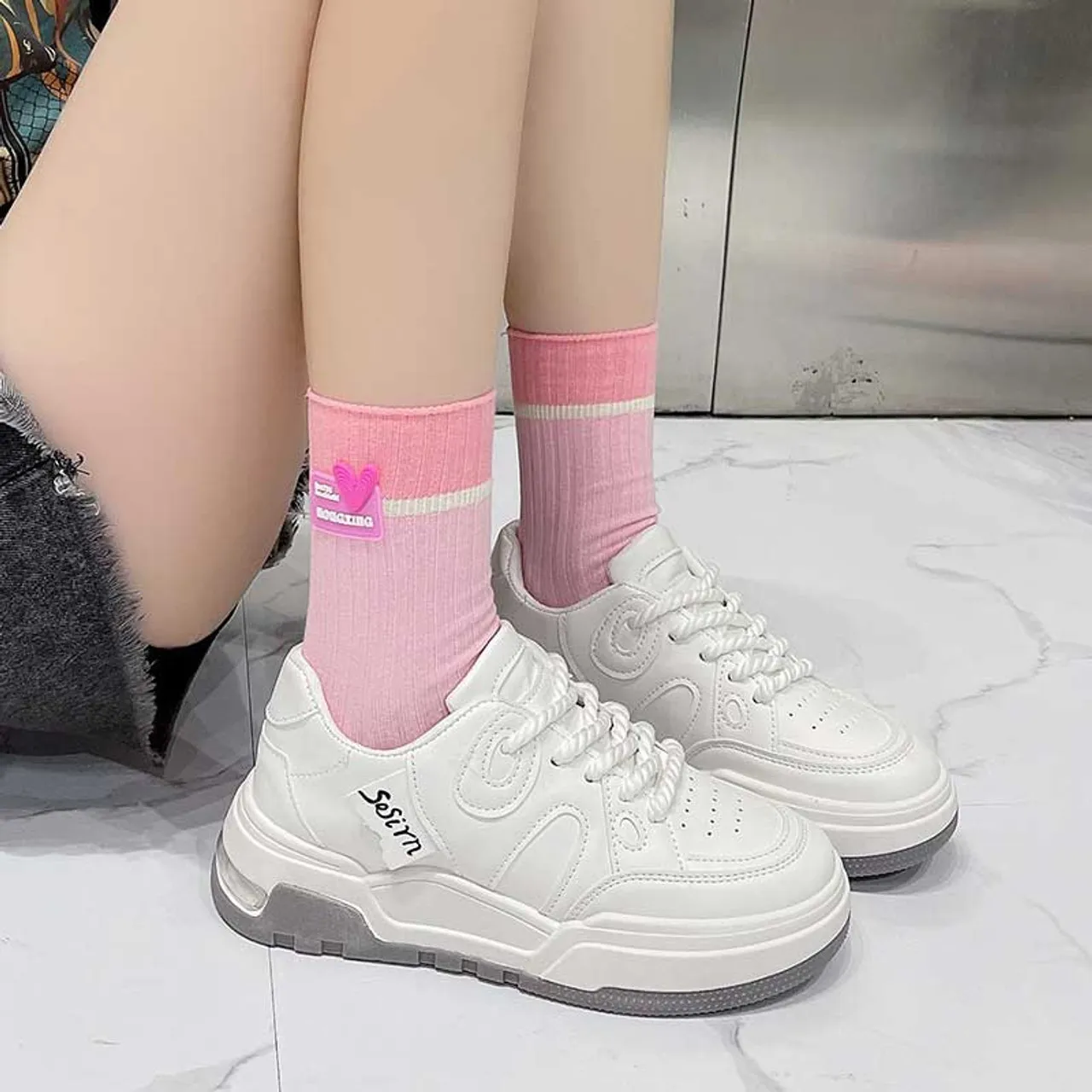 White label tab casual shoe sneaker