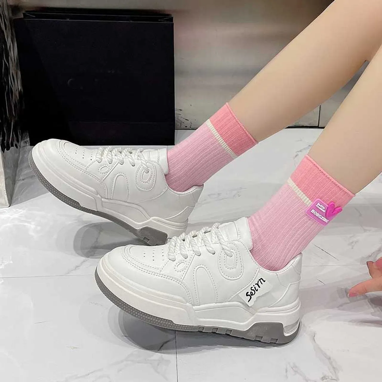 White label tab casual shoe sneaker