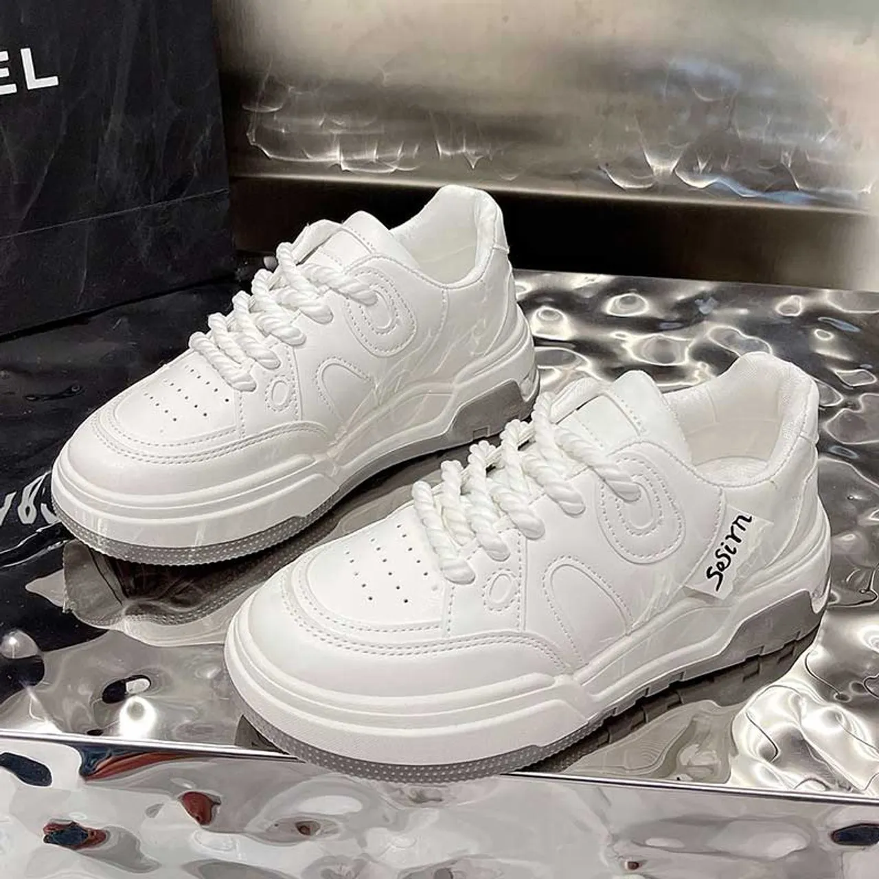 White label tab casual shoe sneaker